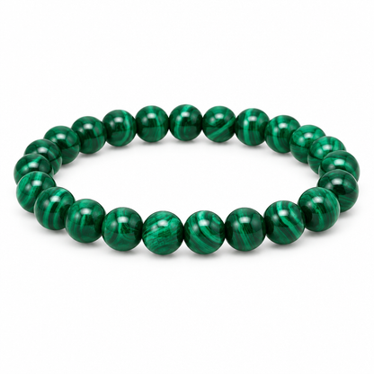 Bransoletka Green Malachite z zielonymi prazkowanymi koralikami, produkt na bialym tle